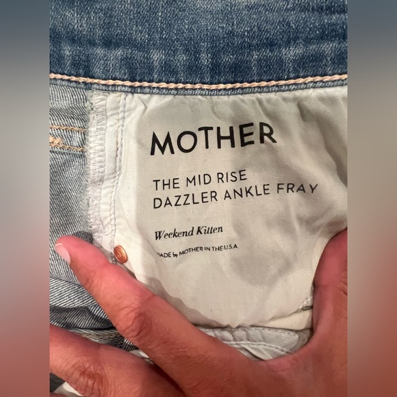 Size 32 MOTHER mid rise dazzler ankle fray - Picture 4 of 5